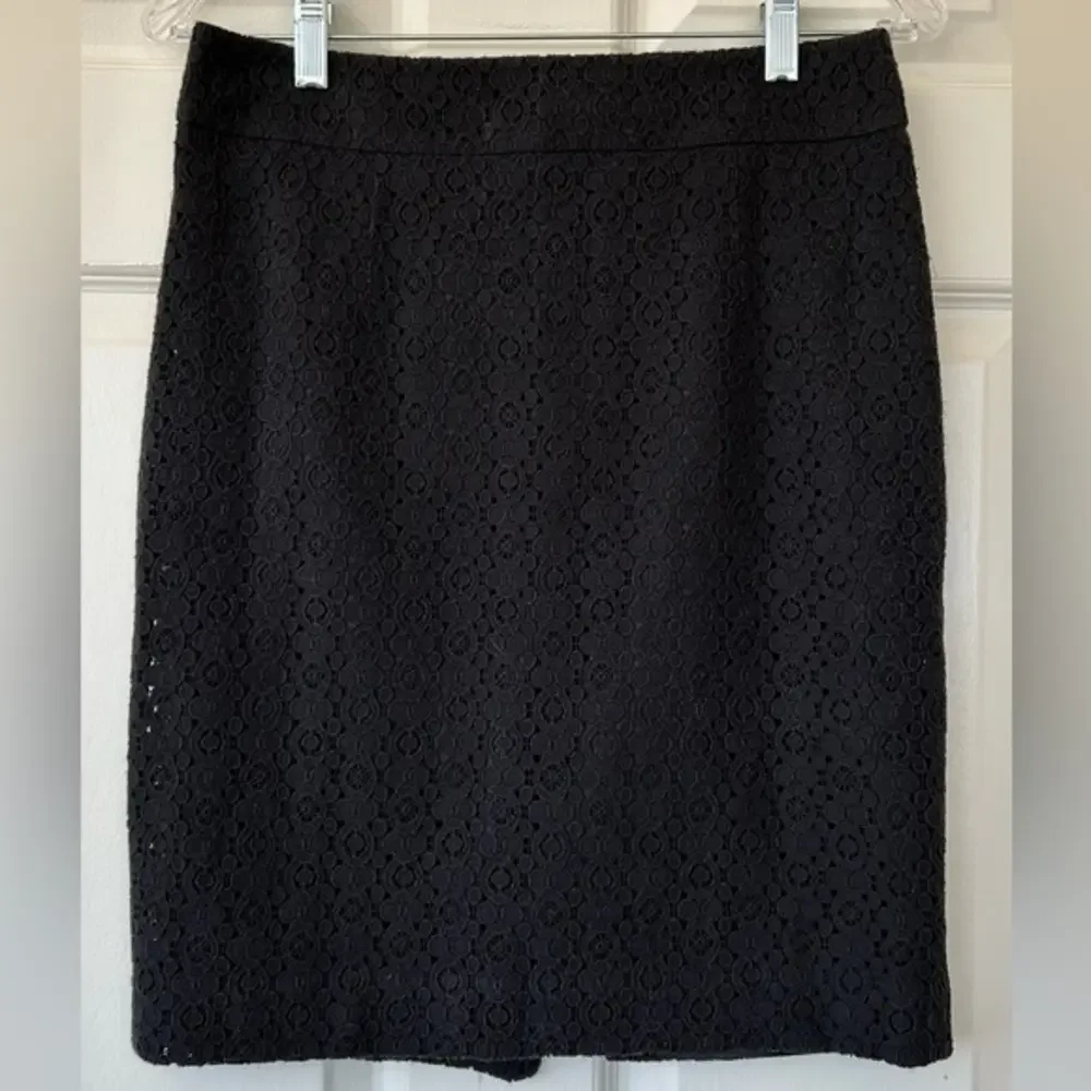 Banana Republic Eyelet Style‎ Pencil Skirt Lined Size 4